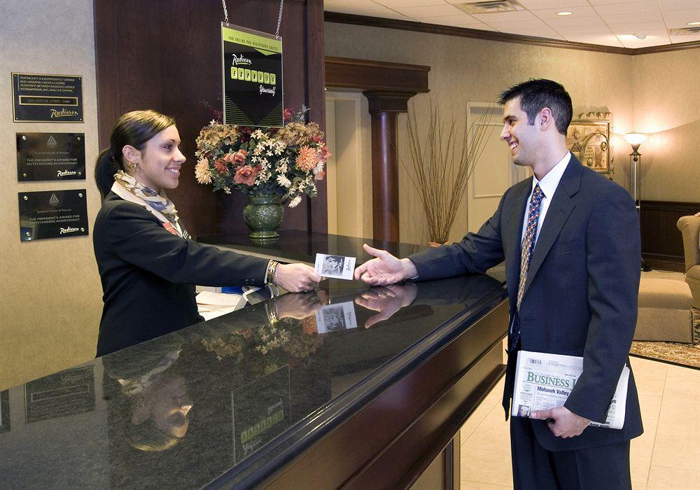 Delta Hotels By Marriott Utica Buitenkant foto