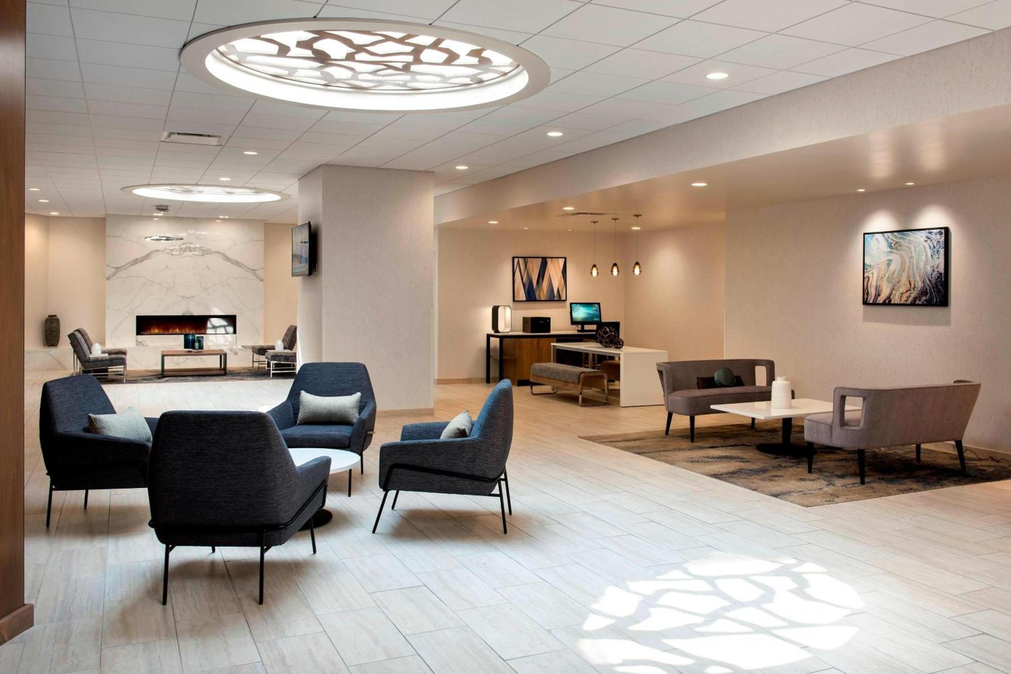 Delta Hotels By Marriott Utica Buitenkant foto