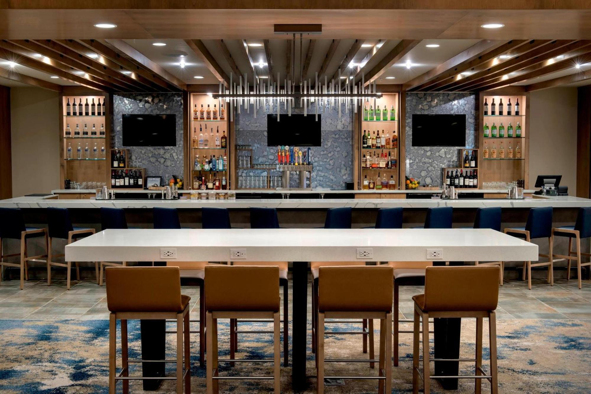 Delta Hotels By Marriott Utica Buitenkant foto