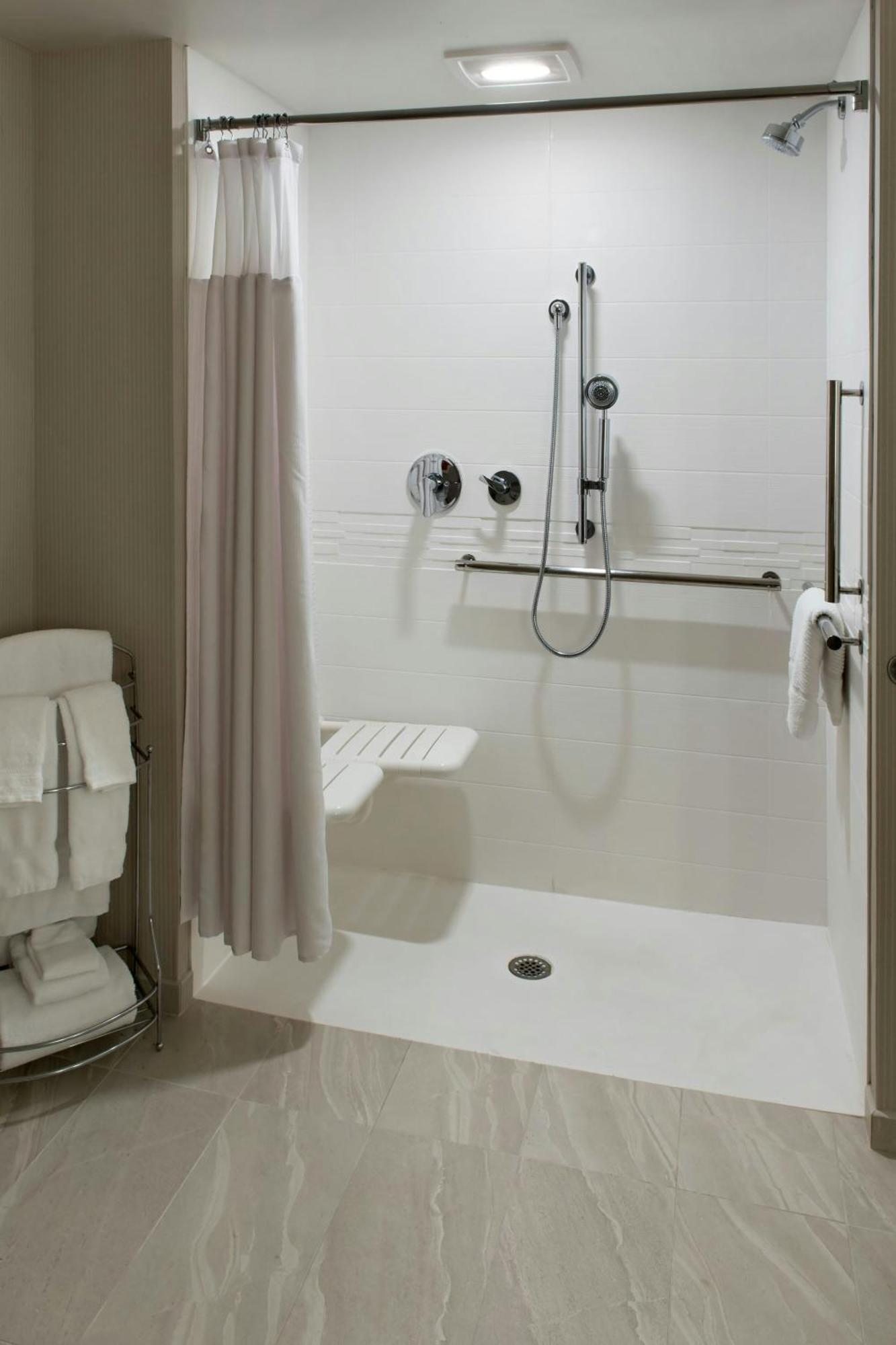 Delta Hotels By Marriott Utica Buitenkant foto
