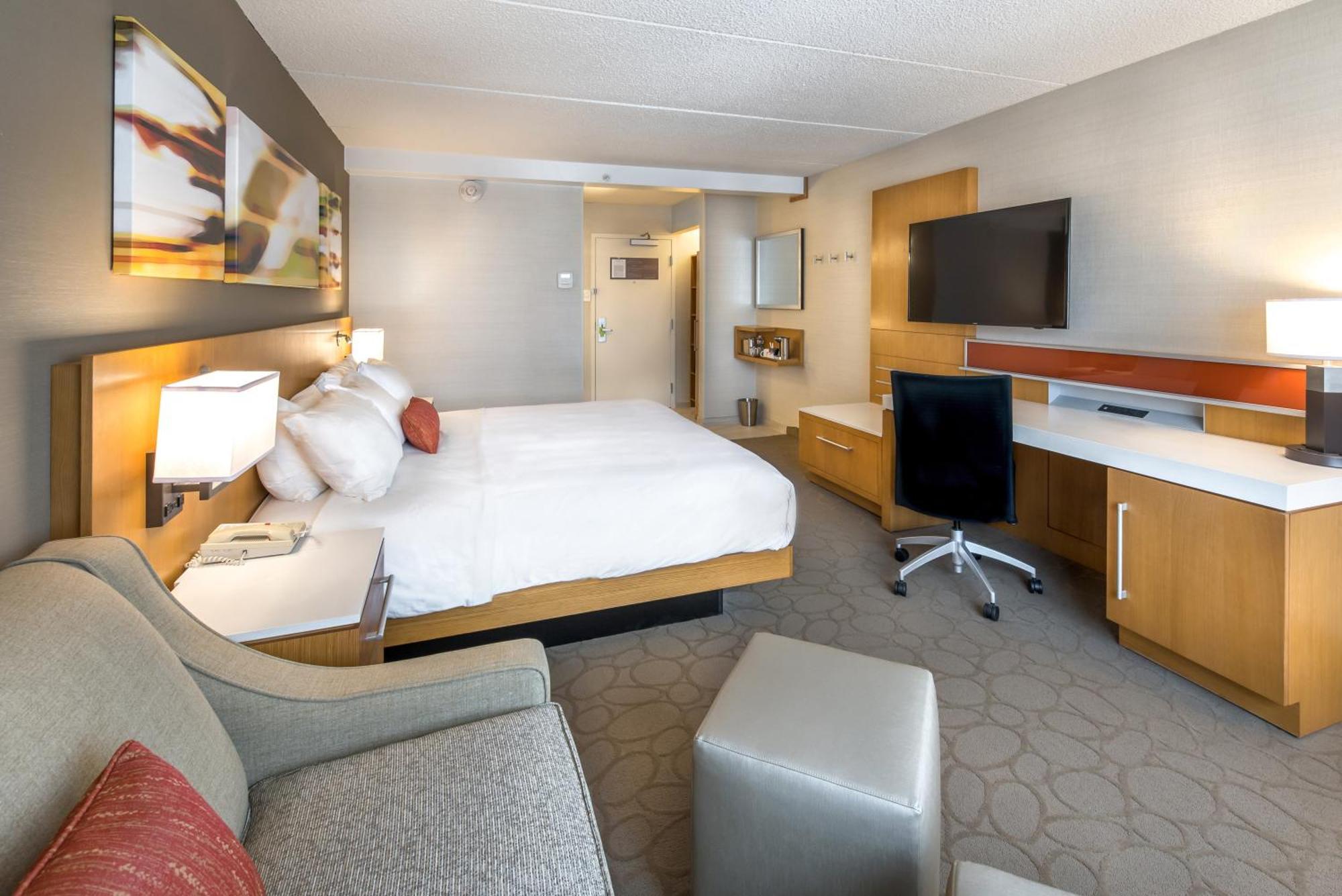 Delta Hotels By Marriott Utica Buitenkant foto